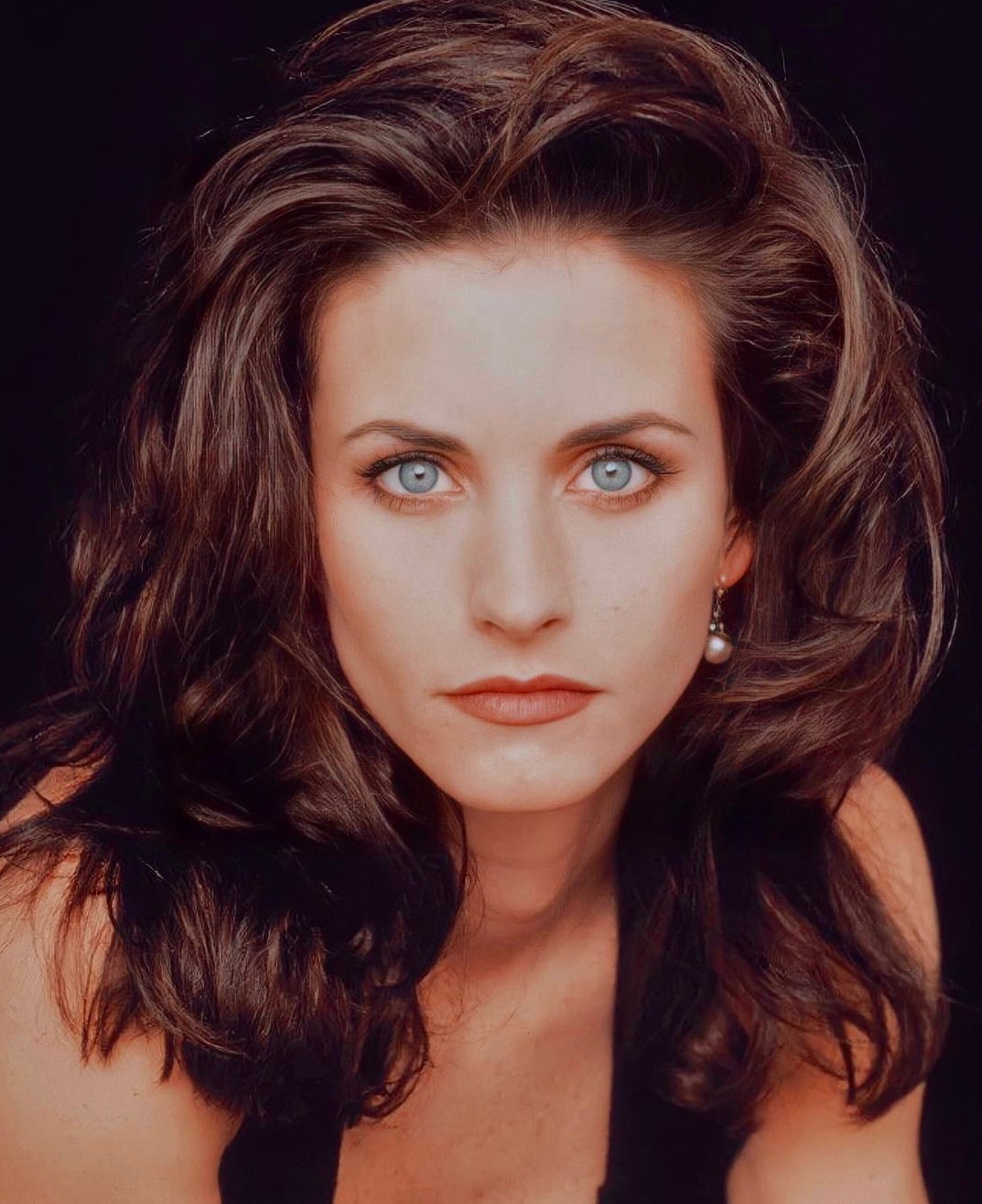 Happy birthday to her, Courteney Cox! 