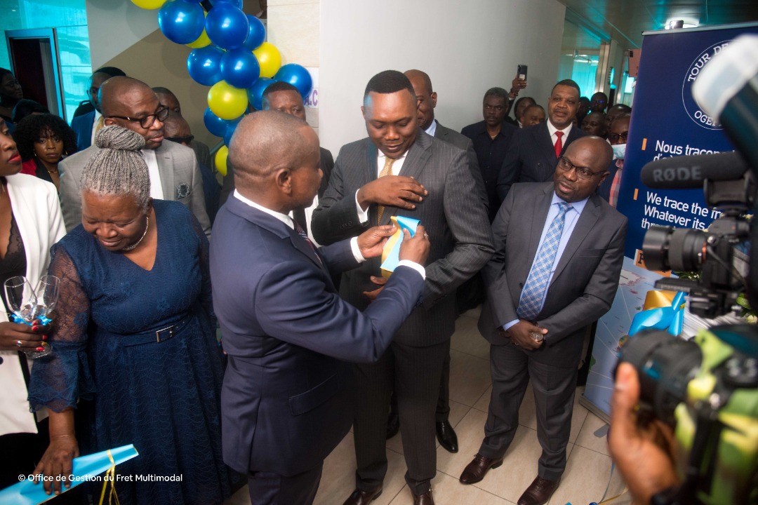 rkitsita's tweet photo. #RDC: OGEFREM : le Ministre des Transports satisfait des réformes opérées par le DG de l'OGEFREM Justin Lem's Kamwanya . Chérubin OKENDE a inauguré ce mercredi la TOUR DE CONTRÔLE devant servir à la tracalibité des marchandises à l'importation et exportation. https://t.co/E5iFCADVJd
