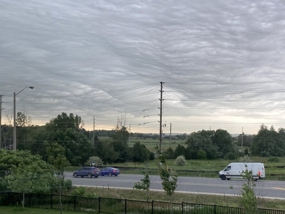 sarabasterfield's tweet photo. What is where?  Why there?  Hey #onwx and #geographers - is this evidence of wind shear?  Asking for my grade 9 Geography class! https://t.co/z0sq5FlbBo