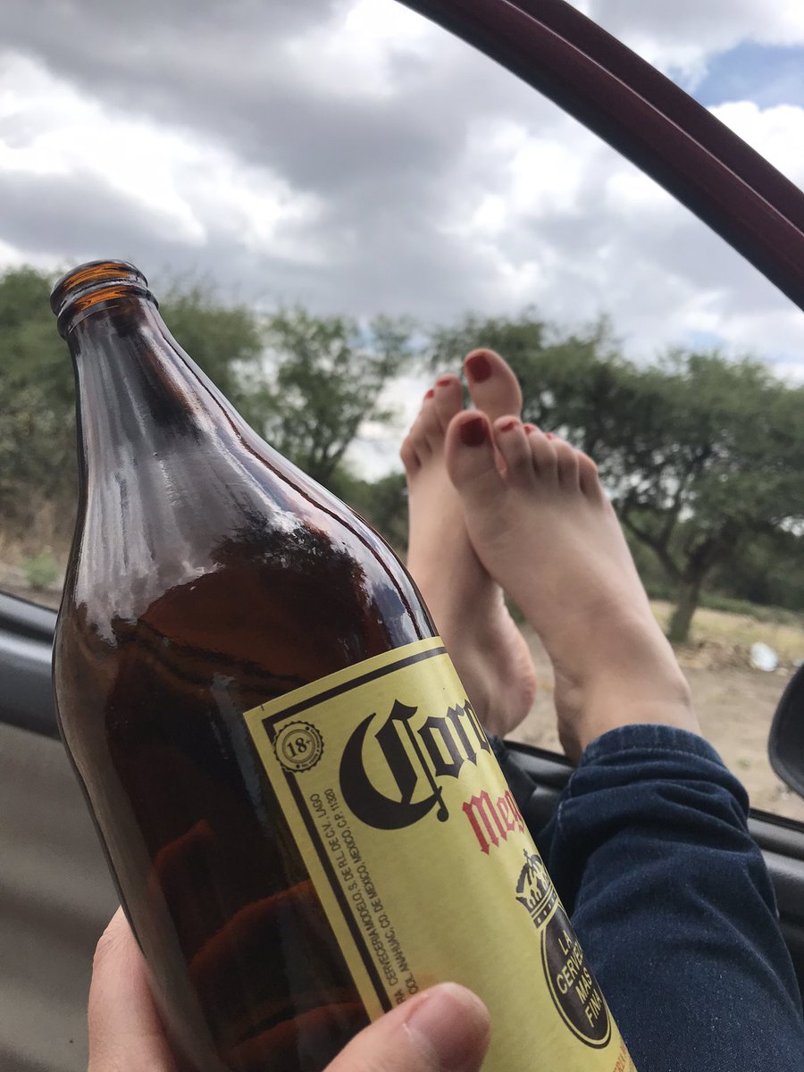 PieBonit0's tweet photo. Día de Campo 🍎.   
#feet #feetfethish #feetfinder #hotwife #pies #piesdemujer https://t.co/ol5keaE4Q2