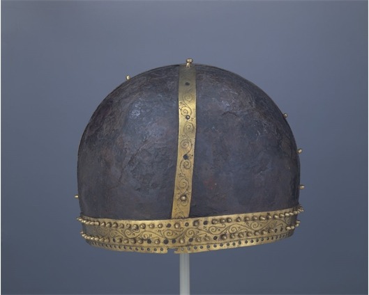 TheArmour's tweet photo. A rare iron and brass #Spangenhelm,

Weight: 3.2 lbs/1465 g

#Chamoson, #Switzerland, 1100-1150, housed at the #LandesmuzeumZurich

#armor #helmet #medieval #middleages #landesmuseumzurich #art #history https://t.co/J8hTLdc70c