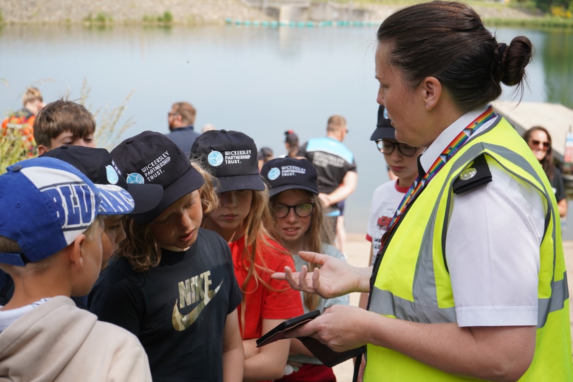 wickersleypt's tweet photo. 🎥 WPT features on @BBCLookNorth!

The film crew joined @SYFR and students from @astonhallschool at Ulley to highlight the dangers of open water.

Keep an eye out on BBC Look North at 6.30pm this evening.  

Read the full story here 👉 https://t.co/vjRTTXO1FJ https://t.co/r13JwsgjW3