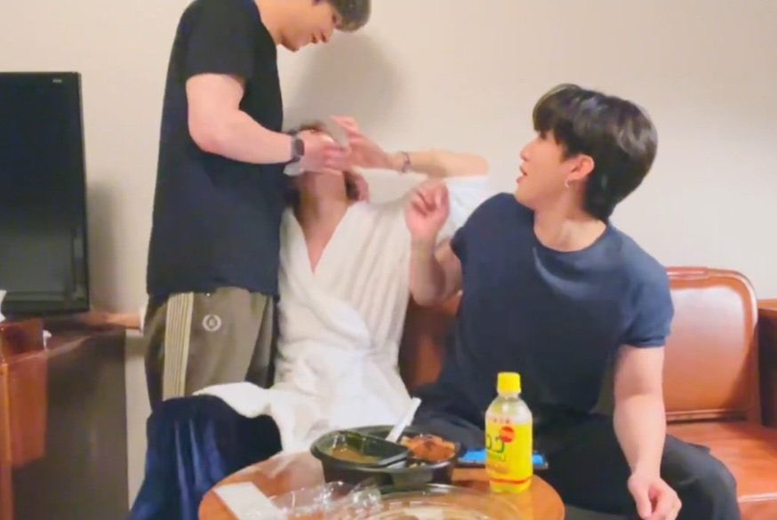 nerissa1123's tweet photo. #nerigives โจ
dahil happy tayo at umuwi na si changbin sa VLIVE + the babydeuls na dumalaw ๐
๐ P100 GCASH
โก ph stays only
โก rt + mbf
โก reply with your fave happenings on tonight's live with photo and why!
โก ends 2pm 06/16 https://t.co/wdXjAbss0V