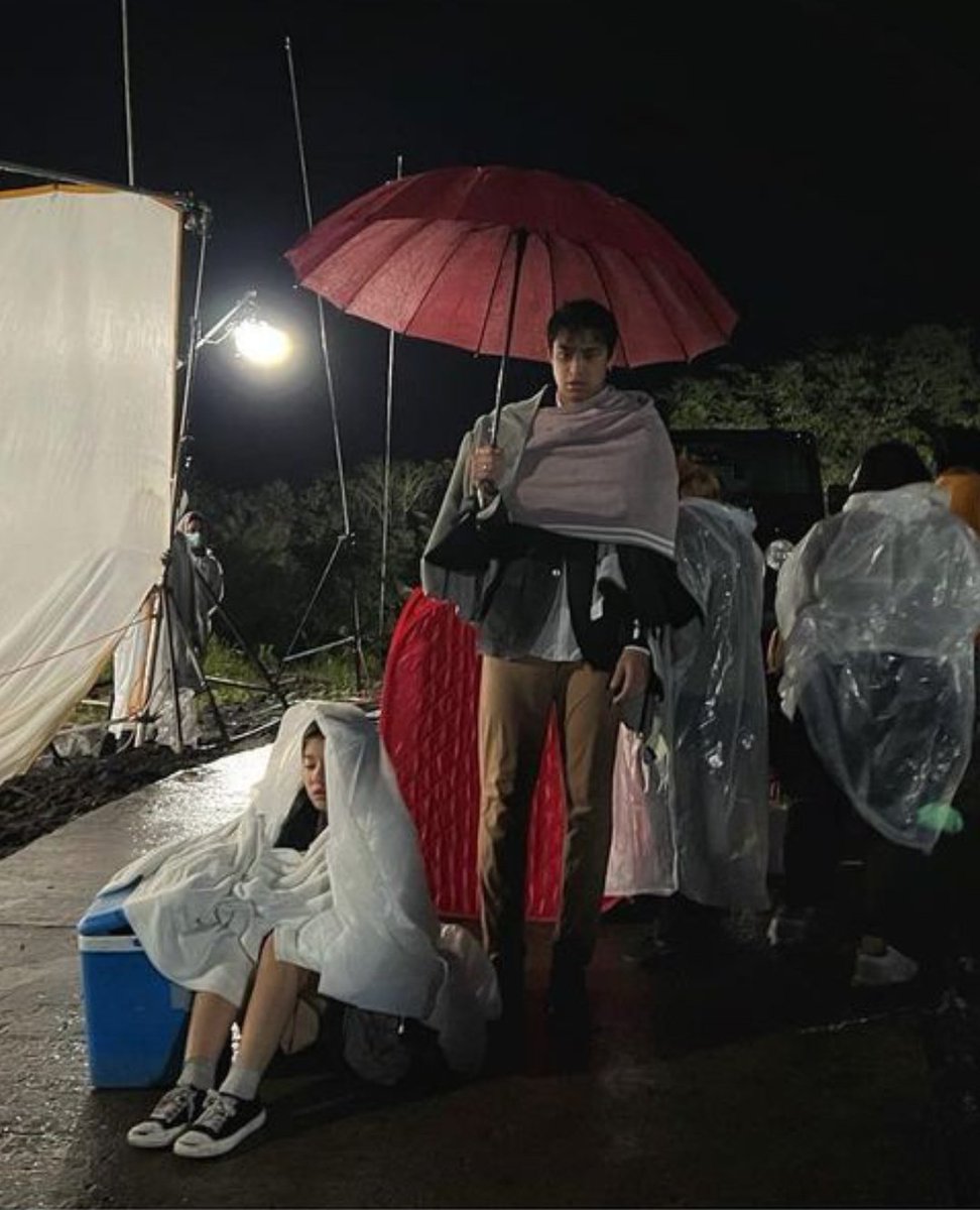 Grabe yung lungkot nung dalawa sa picture na to😭 kita mo na worried sila sa isa't isa at gustong mag usap pero hindi pa sila nakaka bitaw sa sakit ng scene na to. So proud of you nato and tink for doing your best just to make us happy! Love you both😭🤍🫂
#HesIntoHerSeason2EP9