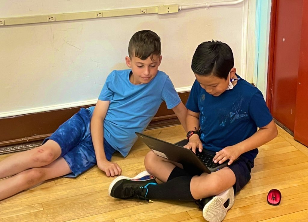 maggieollenedu's tweet image. Writing and sharing #CollaborativeStories with friends! Each group-mate takes turns writing silly sentences. The end results are HILARIOUS! #NHPGCP #3rdGrade