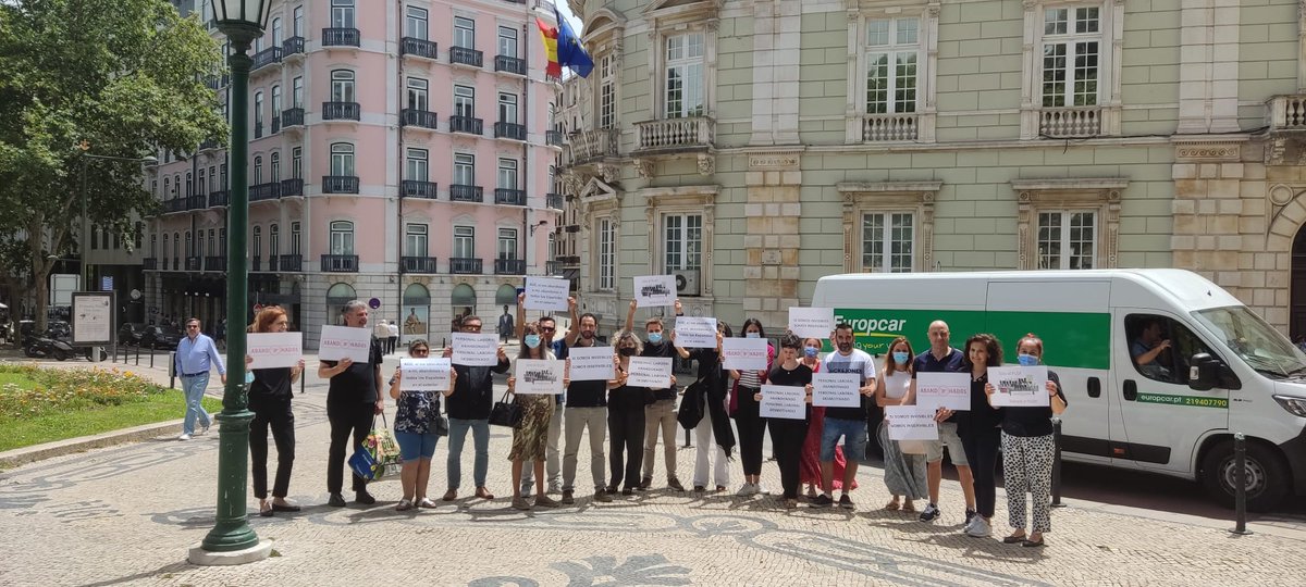 PlexPortugal's tweet photo. El #Plex #Portugal continúa en lucha con protestas en diferentes centros de trabajo de #Lisboa y #Oporto . Trabajamos para #España, sin España. @educaciongob @Haciendagob @MAECgob @empleogob @jmalbares @Pilar_Alegria https://t.co/v1BfUOC0qW