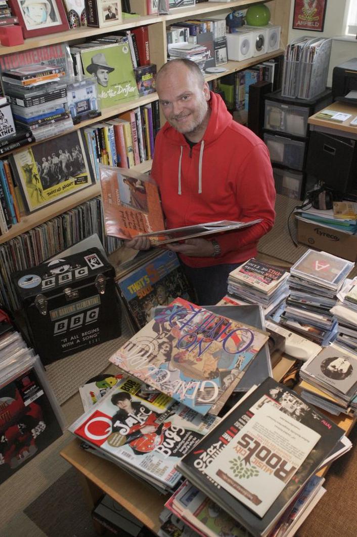 eaton_ger's tweet photo. Thanks again to Ralph McLean for the Unbelievable Ongoing Support for 'Phoenix (Reborn)' , Spinning it once again on his 'Local Voices' show on @BBCRadioFoyle and @bbcradioulster last night.....
@RalphMcLeanShow
@DimpleDiscs
@DefinitiveGaze1
#GerEaton
#gereatonmusic https://t.co/hAI38RuX63