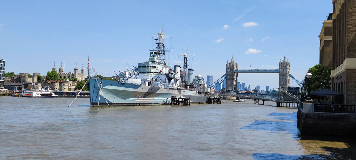DaveBulpin's tweet photo. Yep a beautiful day for a day in the smoke. #emiratescablecar #hmsbelfast #towerbridge #London #blueskies #makememories @northcurve https://t.co/g1jbRDPBCE