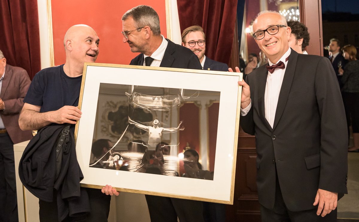 perboye's tweet photo. On Sunday we brought Erwin Schulhoff's Plameny to the stage of the Czech State Opera for the first time in 90 years. And in the Czech language.
Thank you my dear friend, director Calixto Bieito (on my right), who created this glorious piece with us.
#premiere #czechopera #prague https://t.co/Lg3Pba3iuy