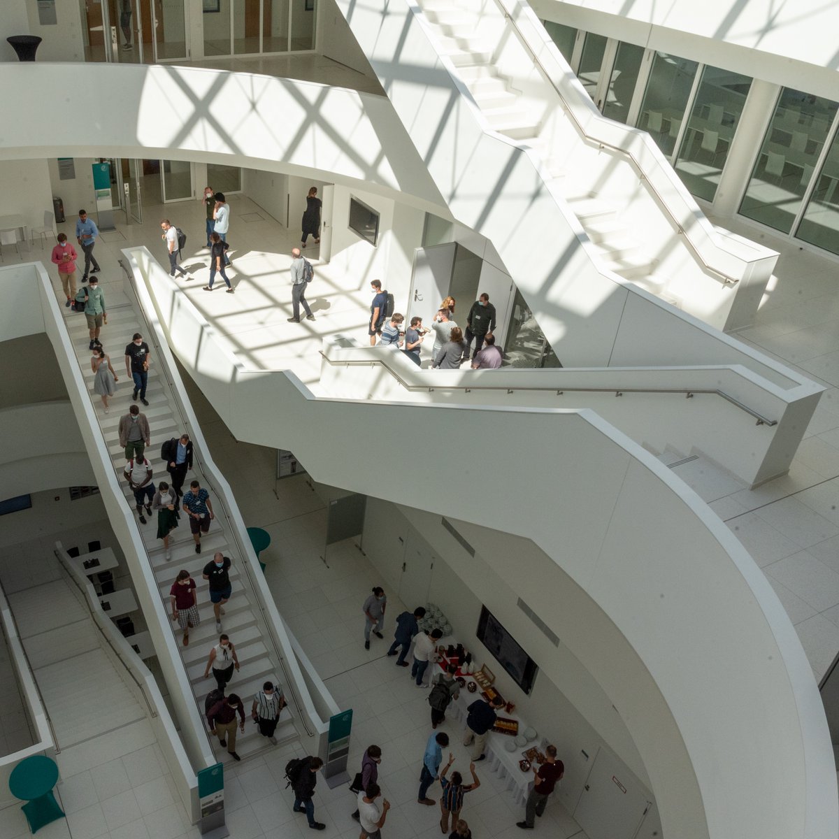 Max Planck Institute for the Science of Light (@mpi_light) on Twitter photo Our WOMBAT event continues. On the second day, we have already heard four fascinating talks by the invited speakers <a href="/fink_johannes/">Johannes Fink</a>, Xiaoyi Bao, Sarah Benchabane and Yiwen Chu <a href="/hybirds_eth/">Hybirds</a>. At 19:30 CET we will also hear a talk from Miles Padgett in our evening lecture at <a href="/UniFAU/">FAU Erlangen-Nbg</a>. Our WOMBAT event continues. On the second day, we have already heard four fascinating talks by the invited speakers <a href="/fink_johannes/">Johannes Fink</a>, Xiaoyi Bao, Sarah Benchabane and Yiwen Chu <a href="/hybirds_eth/">Hybirds</a>. At 19:30 CET we will also hear a talk from Miles Padgett in our evening lecture at <a href="/UniFAU/">FAU Erlangen-Nbg</a>.