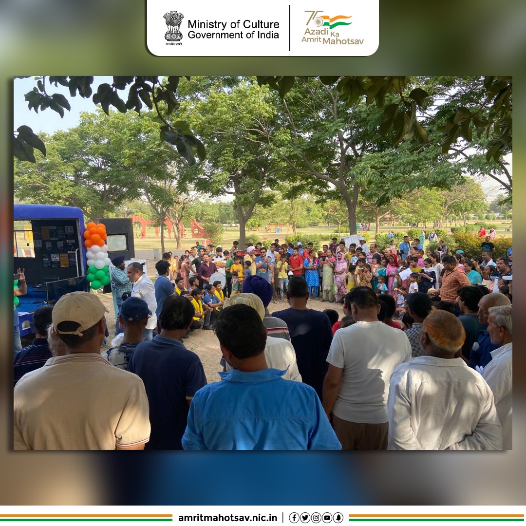AmritMahotsav's tweet photo. Snapshots from cyber awareness drive organised in #Chandigarh yesterday where people were apprised on the importance of #DigitalAwareness through quizzes & nukkad natak by @nsd_india.
#AmritMahotsav #DigitalAwarenessWeek #MainBharatHoon #IndiaAt75 @Cyberdost https://t.co/V5NzAU2qDi