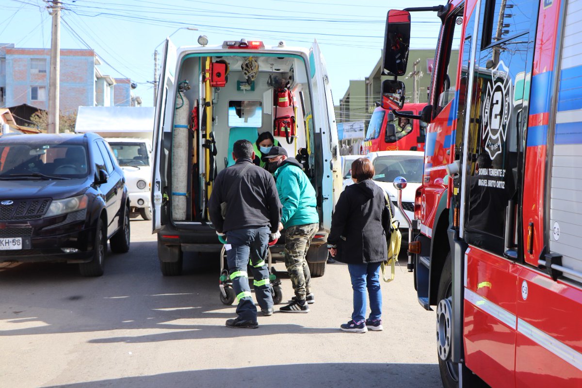 JGMRadio's tweet photo. 🔴 AHORA | Nuevos incidentes de contaminación ambiental afectan a la comuna de Quintero. 

Durante la madrugada se registraron 2 episodios peak de contaminación en el aire. La intoxicación ha afectado a 50 escolares de educación básica y a una educadora de párvulos. https://t.co/6ey3toAL15