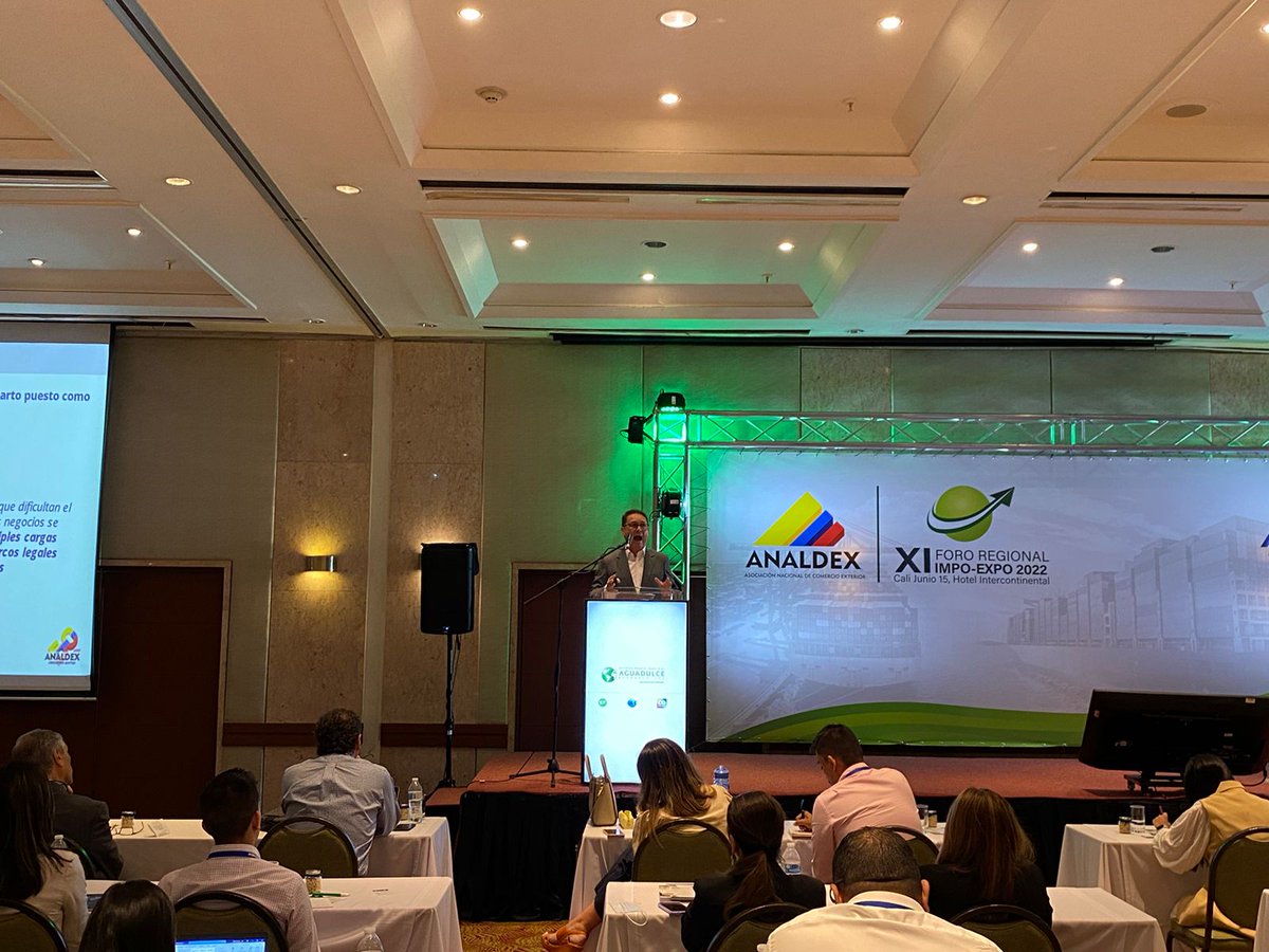 AnaldexColombia's tweet photo. #ForoRegionalAnaldex | Inicia la conferencia 'Normatividad y tratados que apoyan el crecimiento económico' de @DRengifog, vicepresidente técnico Analdex, @davidcastanoco https://t.co/eskNoCByAn