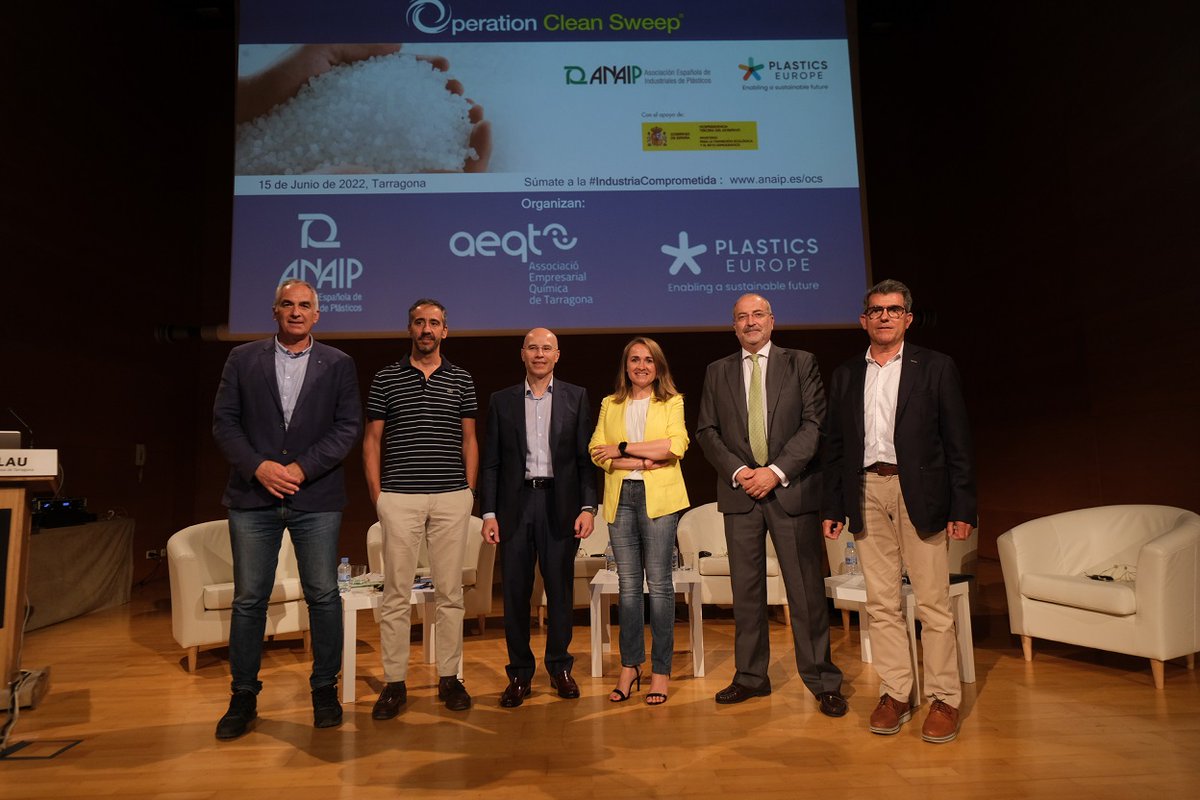 ANAIP_es's tweet image. Para frenar la contaminación de los océanos tenemos que empezar por hacer bien nuestro trabajo en tierra. Esta mañana hemos presentado el #ProgramaOCS a empresas de Tarragona, una iniciativa de la industria para evitar fugas de granza al medioambiente. 👇
anaip.es/comunicacion/s…