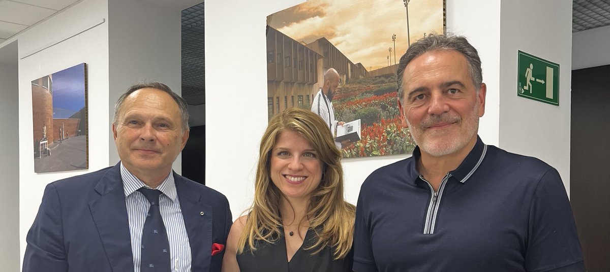 BarreauToulouse's tweet photo. 🎂C’est les 20 ans du @BPI_ICB à Barcelone !
Pour l’occasion, le @batonnierdunac était sur place pour représenter les #avocats toulousains et renforcer les liens qui unissent les 2 instances. https://t.co/ySHkIJjA2l