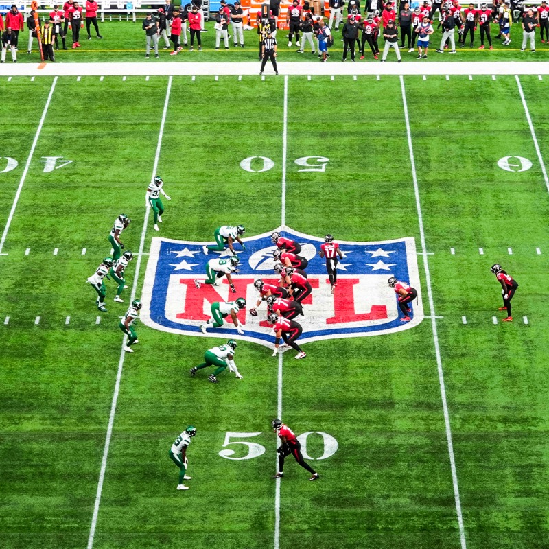 FOS's tweet photo. Nearly 650 Black NFL retirees have had their dementia tests rescored, now qualifying dozens for advanced dementia payouts.

The rescoring came after previous CTE tests assumed Black players automatically had lower cognitive abilities.

@AbigailGentrup has more ⤵️