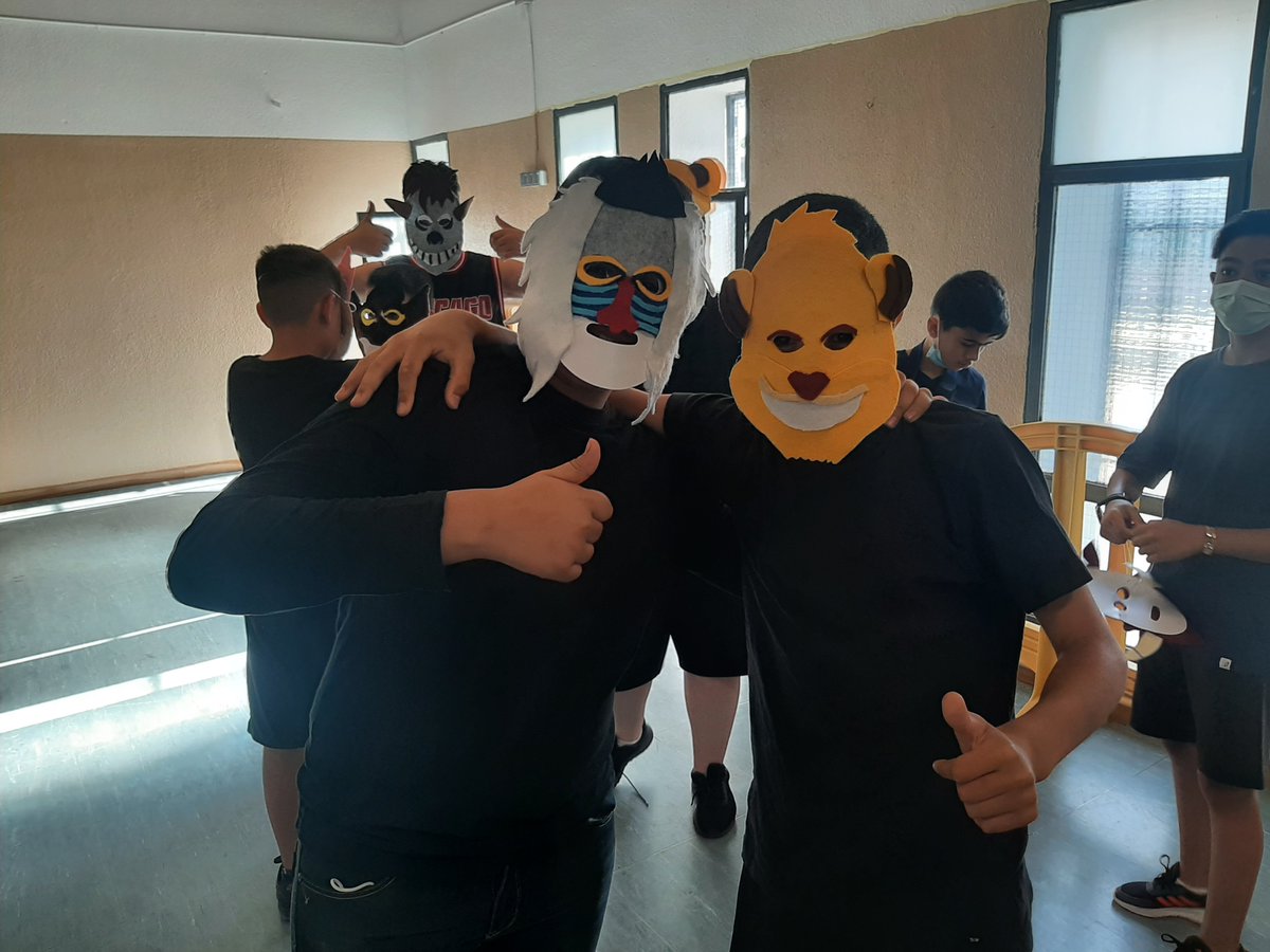 inslaserrasbd's tweet photo. Després de l'èxit de la setmana passada, el proper 21 de juny, els alumnes de 1r tornaran a oferir una nova representació del musical "El Rei Lleó", que han treballat a les matèries d'Educació Física, Visual i Plàstica i Música. Serà a les 10.35 per a famílies de 1r i 3r. https://t.co/ykg0E02PWB
