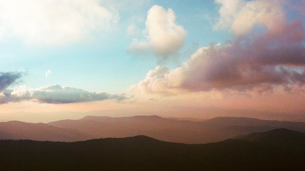 nev_in_color's tweet photo. sunrise on 35mm 🎞 https://t.co/flxOV2uUCS