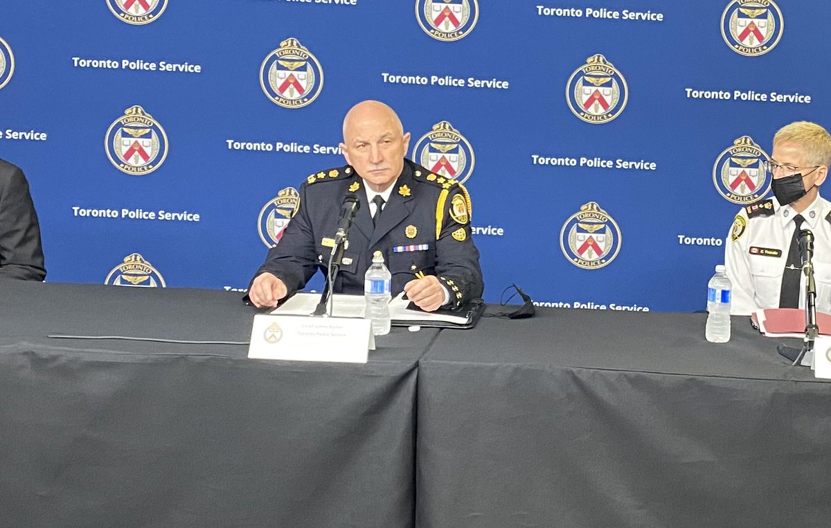 Le chef de la police de Toronto @tps présente ses excuses à la communauté noire de Toronto #icion 1/3