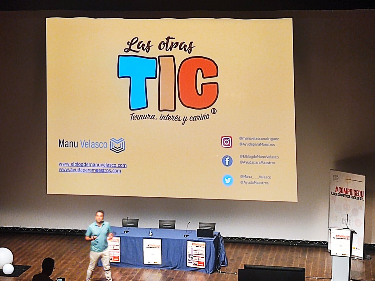 AvilaEducaJCYL's tweet photo. Concluimos la Jornada con @Manu___Velasco con "Efecto purpurina" maestro con los pies en la tierra y la cabeza en las estrellas. TIC: Ternura, Interés y Cariño #CompDigEdu_CyL_Avila https://t.co/X5xrIIb6Bj