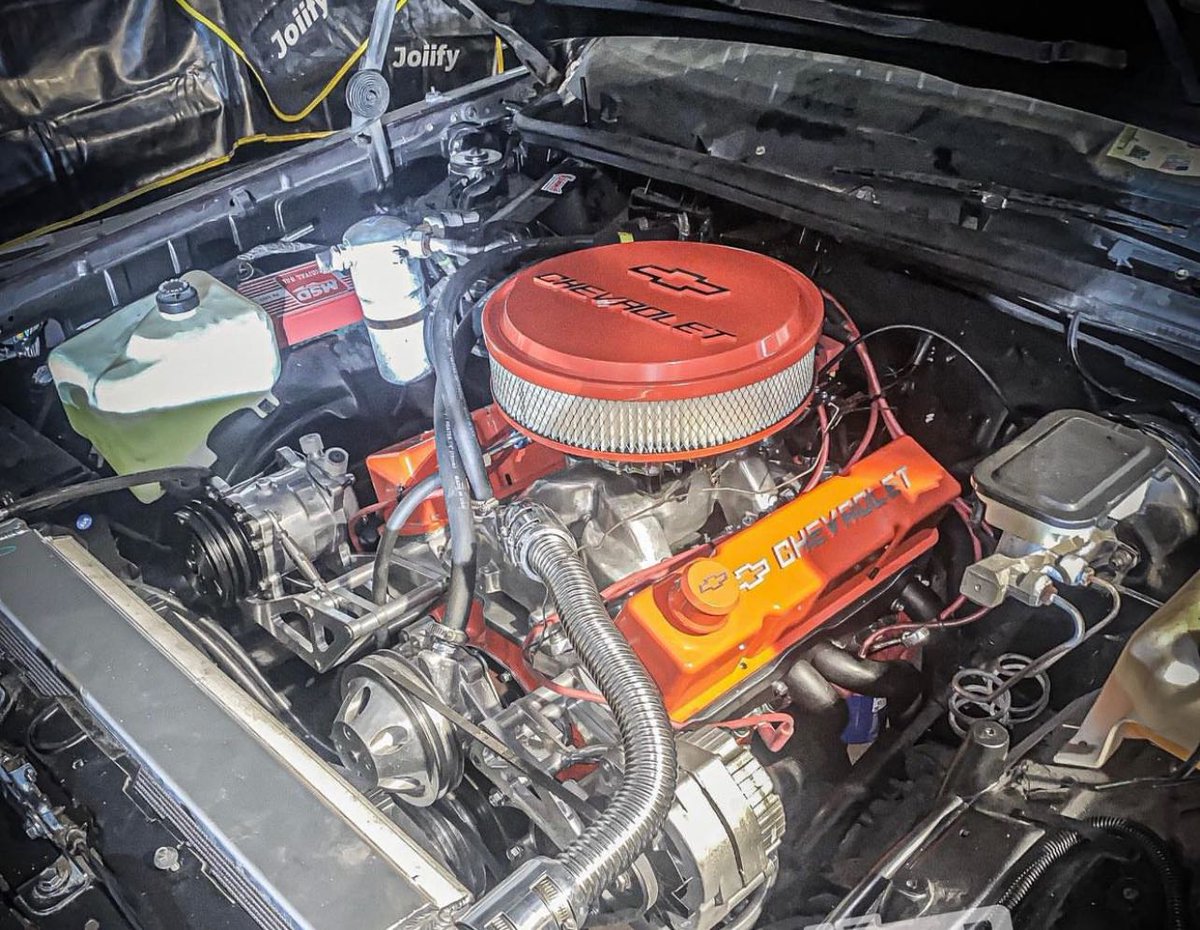 COMPCams's tweet photo. It's time again for guess that engine bay. This is a tough one!

#Chevy #enginebay https://t.co/W2SmSPLTIM
