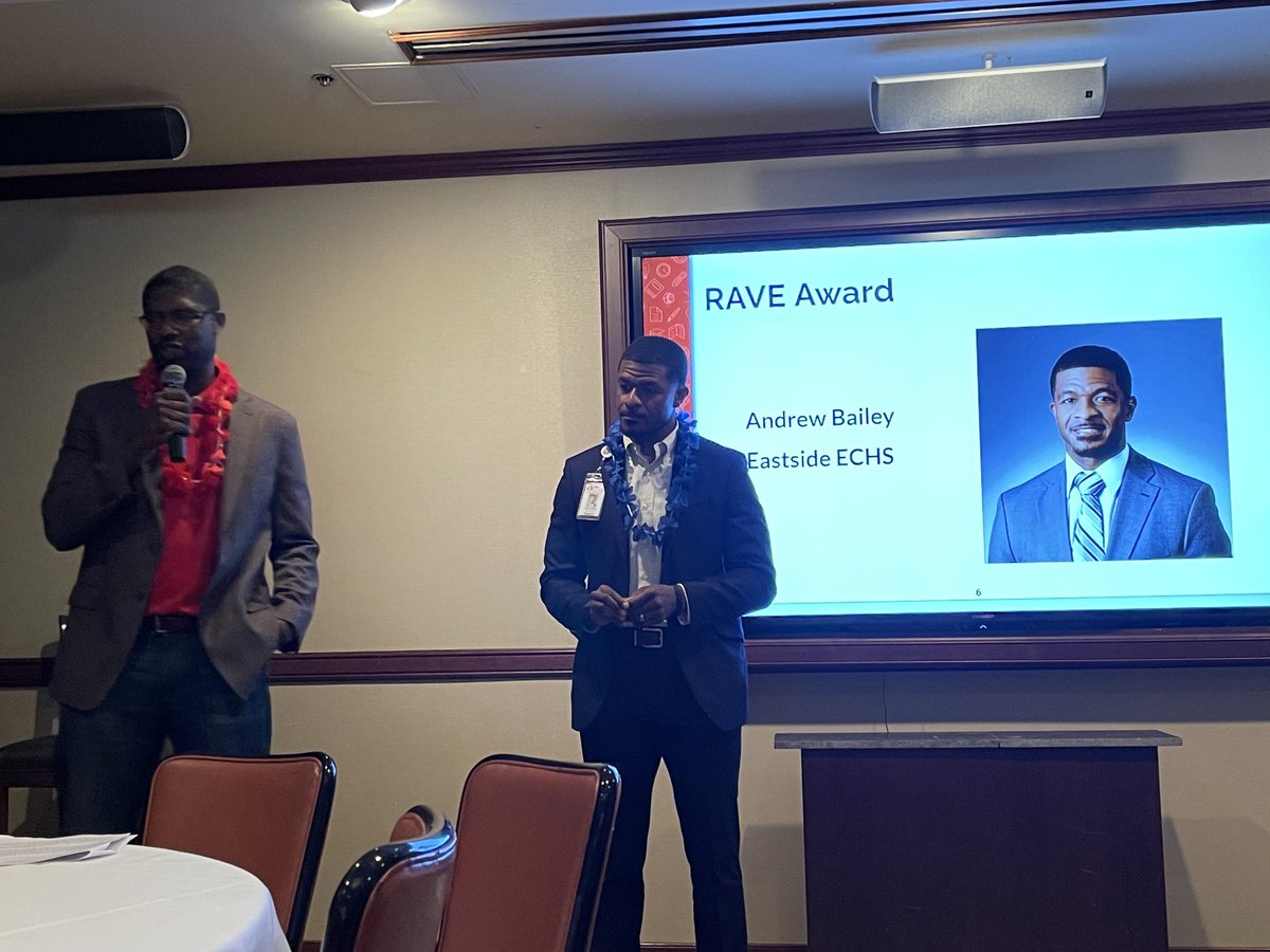 ⁦@anthonymays5 presents the RAVE Award to Andrew Bailey, principal of Eastside ECHS! @AustinISD ⁦@AISD_OSL⁩ Principals’ #SummerRecharge #MentalHealthMatters