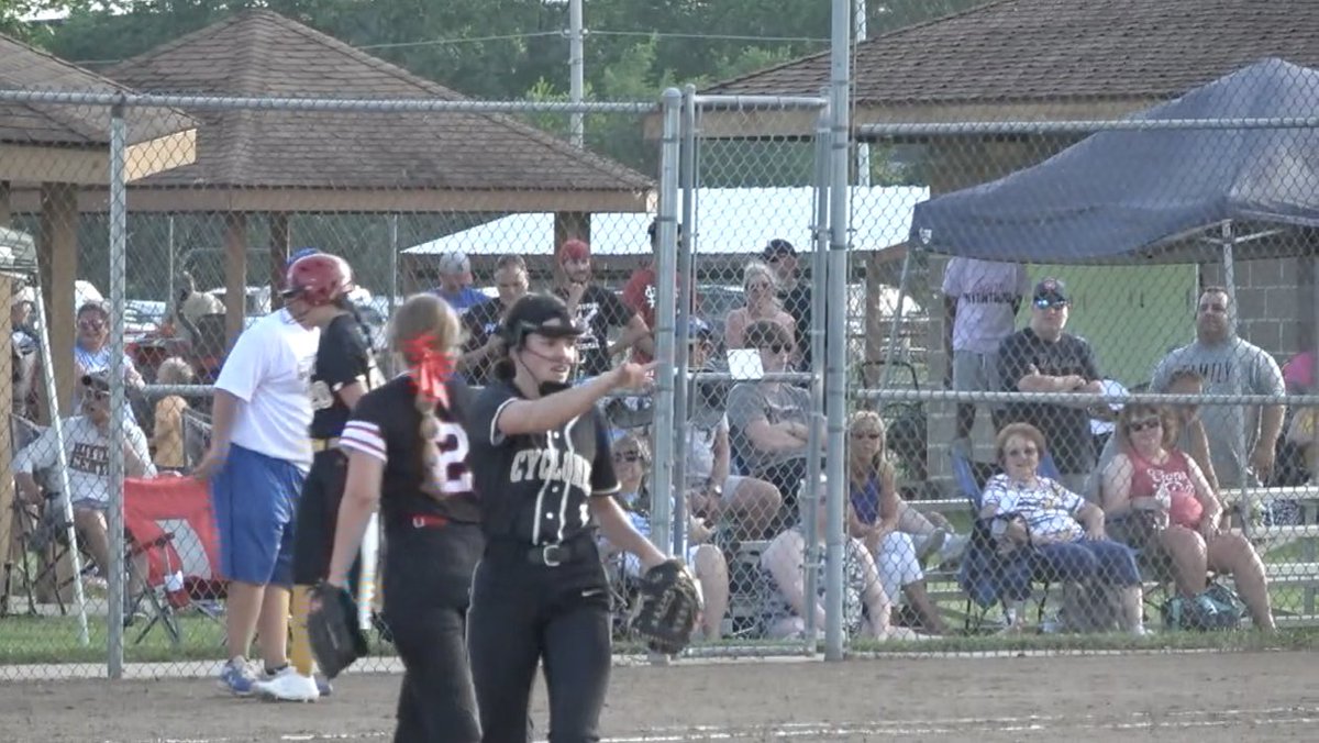 Channel1450com's tweet photo. RT if SHG’s Rosie Bertletti had the best #POTW! Winner gets a @SpfldClinic prize pack. Ends at 10pm! https://t.co/UUgifp0x0j