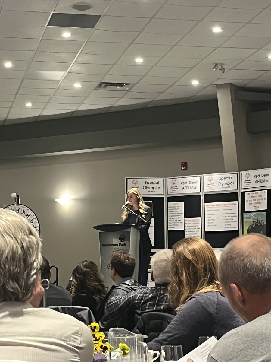 So cool to see <a href="/maddisonpearman/">Maddison Pearman OLY</a> speak today at the <a href="/SpecialOAlberta/">Special Olympics Alberta</a> Breakfast in #RedDeer

Was one of the first athletes I got to speak with when I arrived in Red Deer. 

She’s an Olympic speed skater, but has given back so much to Special Olympics locally.