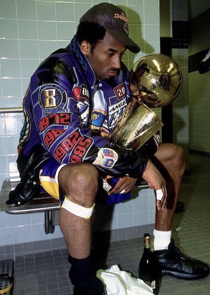 21 years ago today, after the Lakers back-to-back NBA championship 

Mamba Forever 🙏