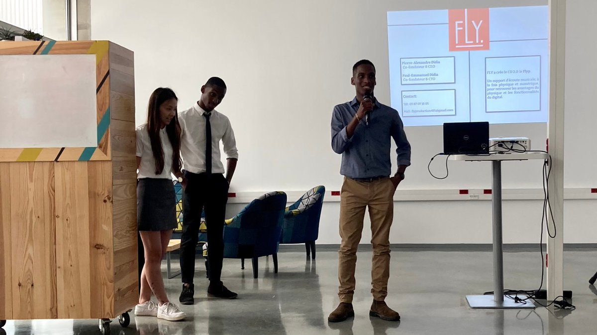UBee_Lab's tweet photo. Félicitation aux 5 lauréats d'#UBooster2022 ! 
🥇BIBO
🥈Kifoo (+ Prix Impact Sociétal)
🥉AC Dismantling (+ Prix Coup de❤️)
🥉Luckï Thé
🥉FLY
Merci à tous nos partenaires présents pour les avoir départager !
Découvrez les 5 projets récompensés ici ➡️ https://t.co/rox4IFUkHj https://t.co/tqVck0hgUO