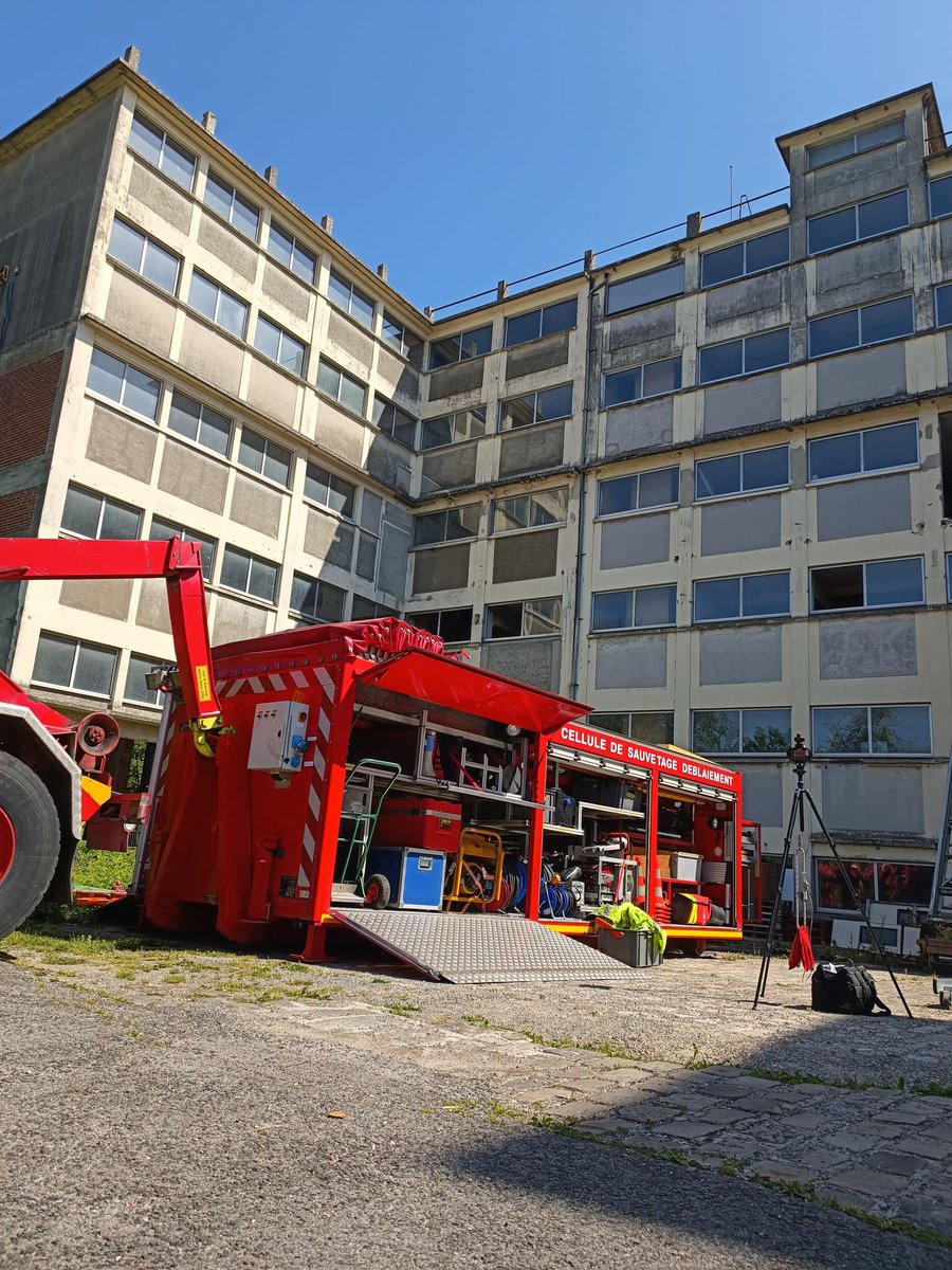 bruno_tabary's tweet photo. 🟢[FMPA USAR] les friches industrielles sont des lieux insolites et indispensables pour effectuer les #manœuvres 👨‍🚒dans des conditions proches de la réalité pour l'#USAR80 #SSSM ⛑️ #SSO #pompiers https://t.co/yoLAXQRBoK
