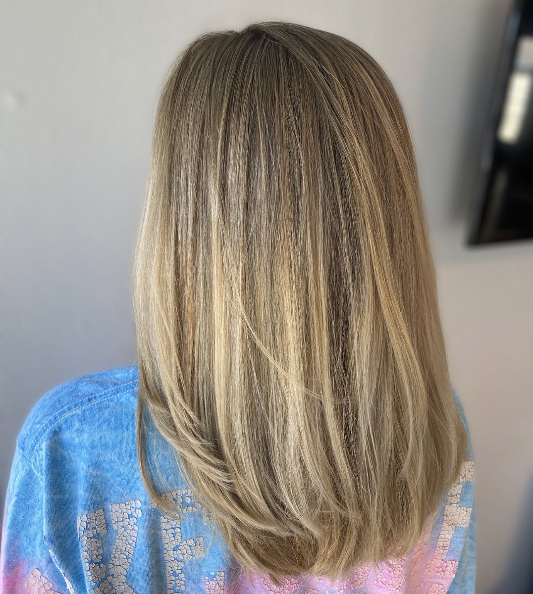celestinesalon's tweet photo. A highlight refresh is always the best feeling! 
-
-
#highlights #blonde #blondehair #refresh #celestinesalon #cosmetology #hairsalon #hairstyles #hairstylist #darien #darienhair #chicago #behindthechair #schwarzkopfusa #schwarzkopfcreators #surfacehair #illinois https://t.co/JRKy3me40M