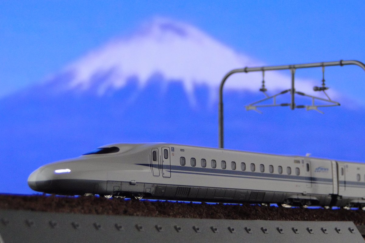 deto_1122's tweet photo. 東海道新幹線と富士山。 https://t.co/4lBRoz0FfT