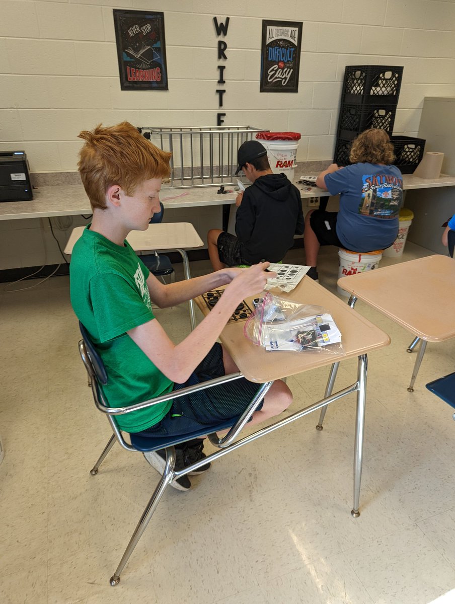 CoachMaxine's tweet photo. Building solar cars with no instructions but the booklet that comes with the kit is school/study skills. Knowing you can improvise, talk to peers, or change it up to make it work, life skills. #CCSDThrive #chsthrive https://t.co/sfvqKrzZ6m