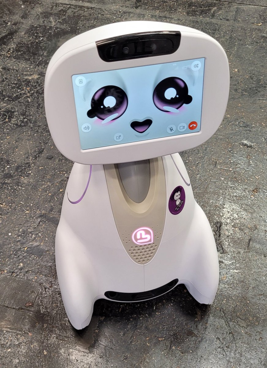 DelpheF's tweet photo. [Le saviez-vous ?]
🤖 @adoptbuddy entre dans les classes (merci @education_gouv) pour soutenir l'apprentissage des enfants malades. 
Contrôlé à distance par l'enfant via une tablette, il lui permet de suivre les cours et interagir avec ses professeurs et camarades. 

#VivaTech https://t.co/cQQFFc28SS
