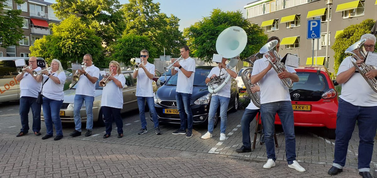 Drukke periode voor de FurieToeters. Aankomende zaterdag 2 optredens. Eerst naar CKC naar de sportdag voor kinderen met een beperking en dan door naar Schiedam optreden voor de ouderen. De week daarop nog twee optredens. 1 in Maassluis en 1 in Den Haag en in juli gaat het door.
