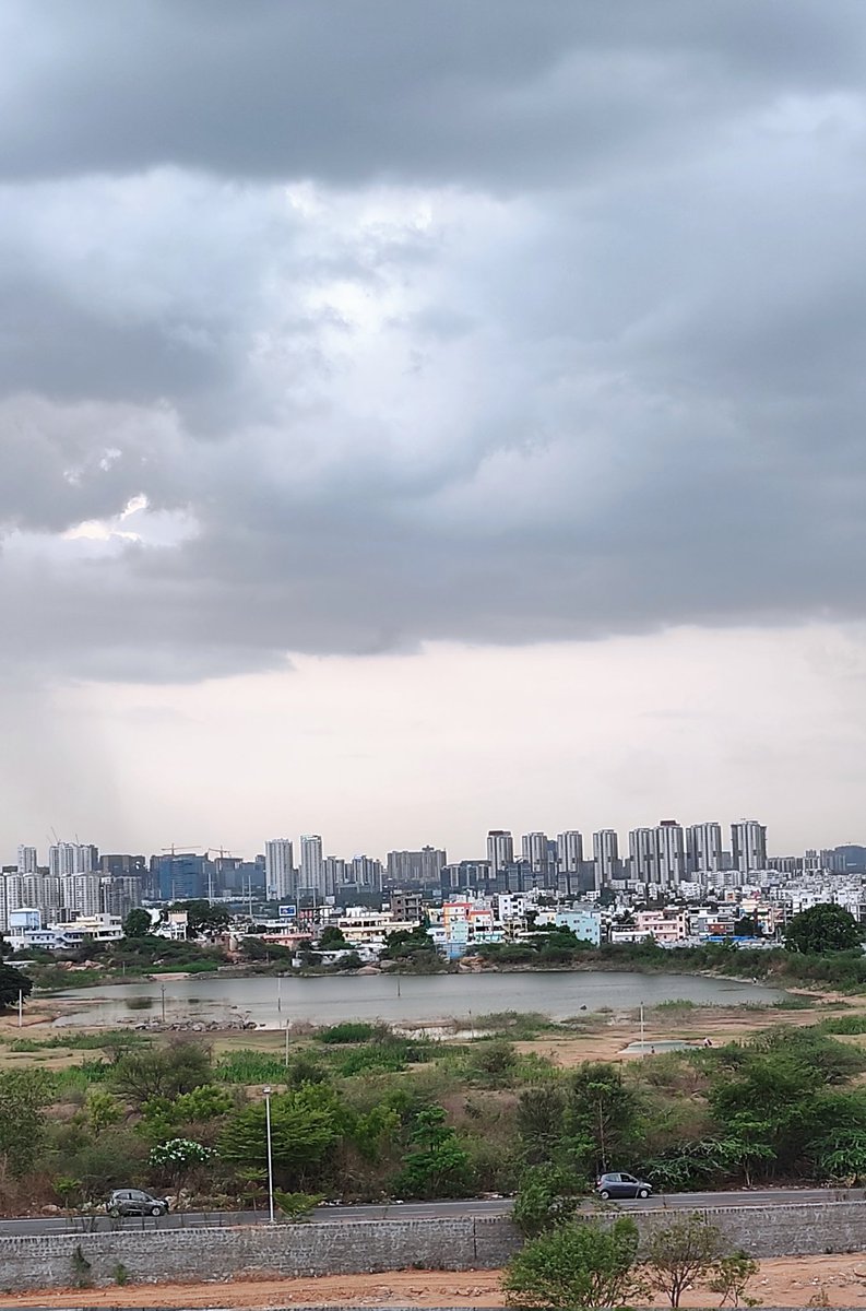 Srikanthbandu1's tweet photo. #WelcomeToMonsoon
#BeautifulSkyLine
#HamaraHyderabad
#CloudsAndCity
@HarithaHaram
@MPsantoshtrs
@dobriyalrm
@HiHyderabad
@TelanganaToday
@TOIHyderabad
@raghavtrs https://t.co/kRM8RP6qew