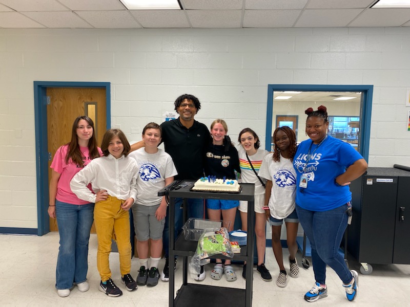 GrahamParkMS's tweet photo. GPNN the official news of the Graham Park Lions! What a year and what a team! Today they celebrated with cake (it was also someone's birthday)! They will be back next school year so they hope you tune in or watch on YOUTUBE! #GPYOUKNOW https://t.co/6Kgx60IHM3