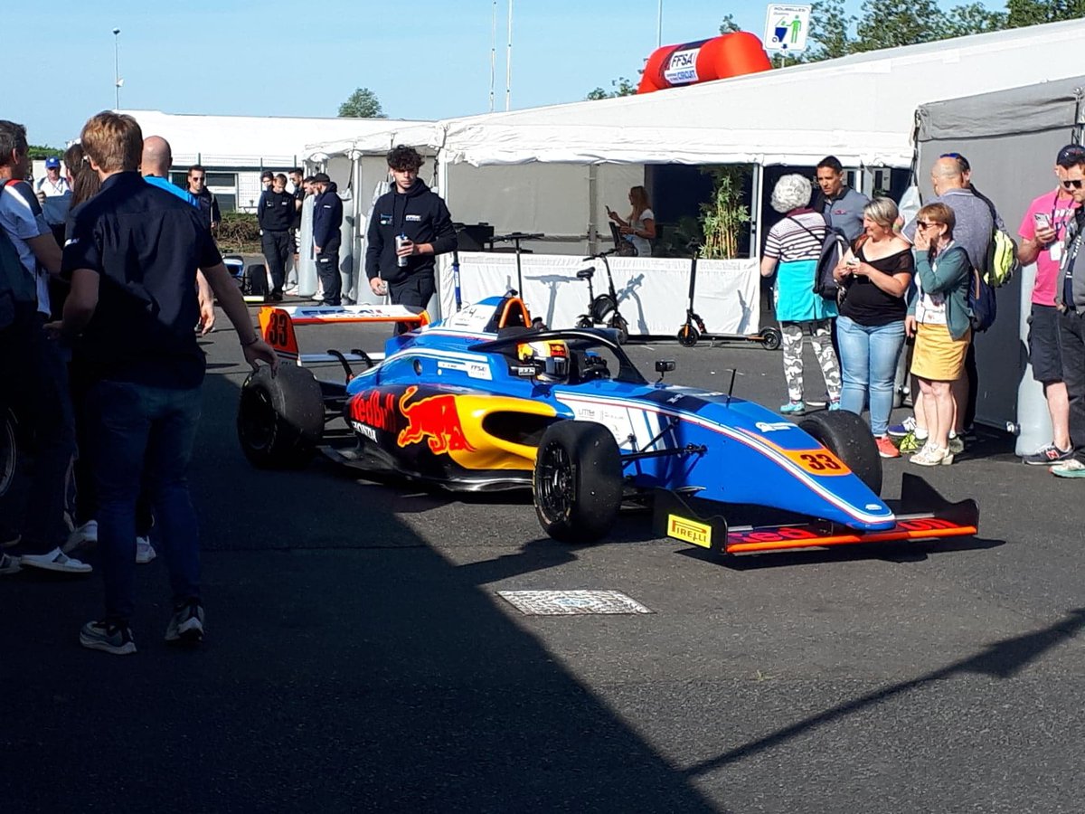 percy_wolff's tweet photo. La F4 France 🇫🇷 sort de son hibernation !
17 des 24 pilotes sont réunis pour 2 jours d'essais à Valencia 🇪🇸
Belles perfs de Souta Arao 🇯🇵 et Dario Cabanelas 🇨🇭 qui ont dominé 5 des 8 séances.
Berrio 🇨🇴, Villagomez 🇪🇨 et Pierre 🇫🇷 ont dominé 1 session chacun.
#FFSAF4 https://t.co/R2XnQBXFHk