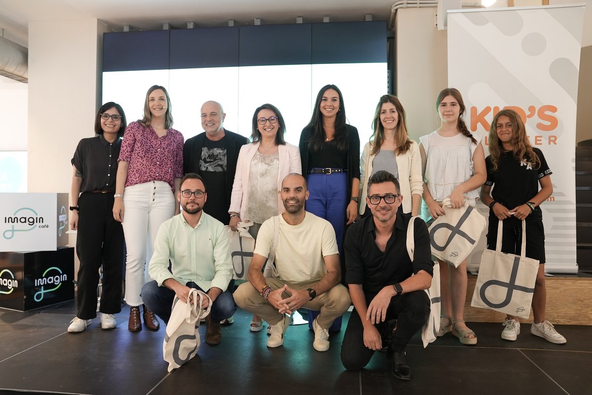KIDSCLUSTER's tweet photo. 🌍Ayer celebramos el #AlphaPlanetEvent, donde hablamos sobre sostenibilidad, inclusión, empresas #BCorp y donde conocimos la opinión de jóvenes representantes de la #generacionalfa
🙌🏻¡Muchísimas gracias al panel de ponentes y al público por acompañarnos! https://t.co/eAYv0iUrvb