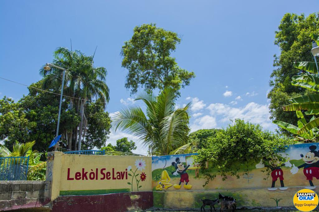 kleretimoun's tweet photo. Cima Community School of Hope is the very first school where we have implemented the #kleretimoun program so far. Special thanks to @sonjeayiti @elpofficial and all the volunteers who understood the need to brighten the future of the children of Cima. We will always be grateful. https://t.co/UCe6XZvvpK