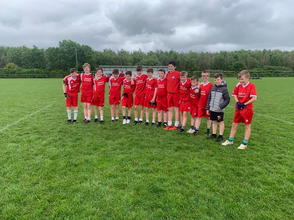 Seaimpíní Mhaigh Eo. Bhí an-chluiche ag foireann na mbuachaillí chun craobh an chondae a thabhairt ar ais leo! Táimíd an-bhródúil as an ngrúpa speisialta seo! 👏🏻👏🏻👏🏻 <a href="/MayoCnmB/">Cum na mBun MhaighEo</a> <a href="/cnambnaisiunta/">Cumann na mBunscol</a> <a href="/gaa5star/">GAA 5 Star Centres</a> <a href="/westportgaa/">Westport GAA</a> <a href="/CLGTuarMhic/">CLGTuarMhicEadaigh</a> <a href="/IslandeadyGAA/">Oileán Éadaí C.L.G</a> <a href="/BurrishooleGAA/">Burrishoole GAA</a>