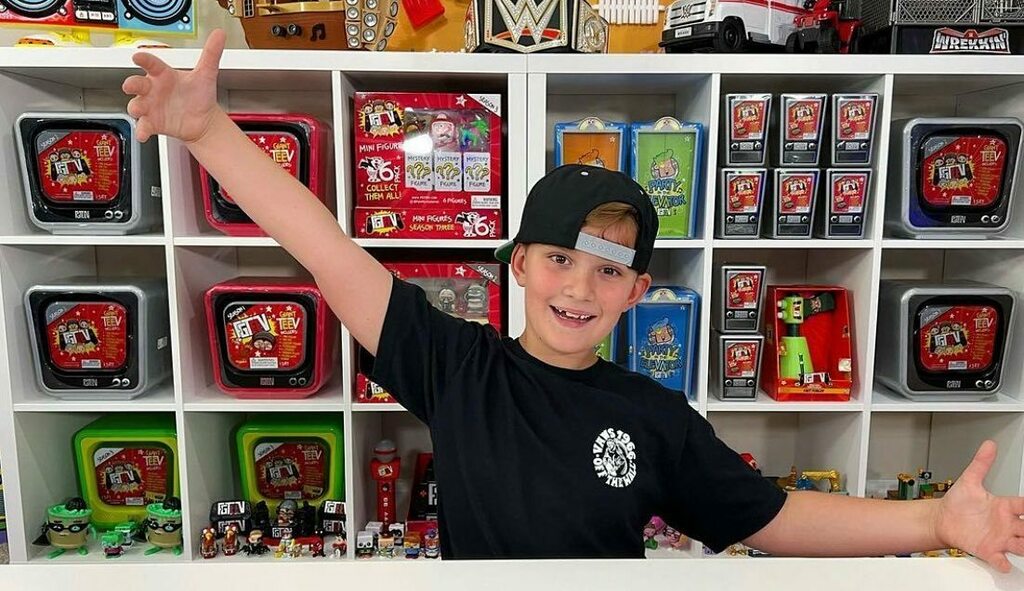 BonkersToys's tweet image. Yet another awesome #FGTeeV toys collection! Thanks for sharing yours @thefunhousefamily! #bonkerstoys instagr.am/p/Ce1FdFNLbMA/