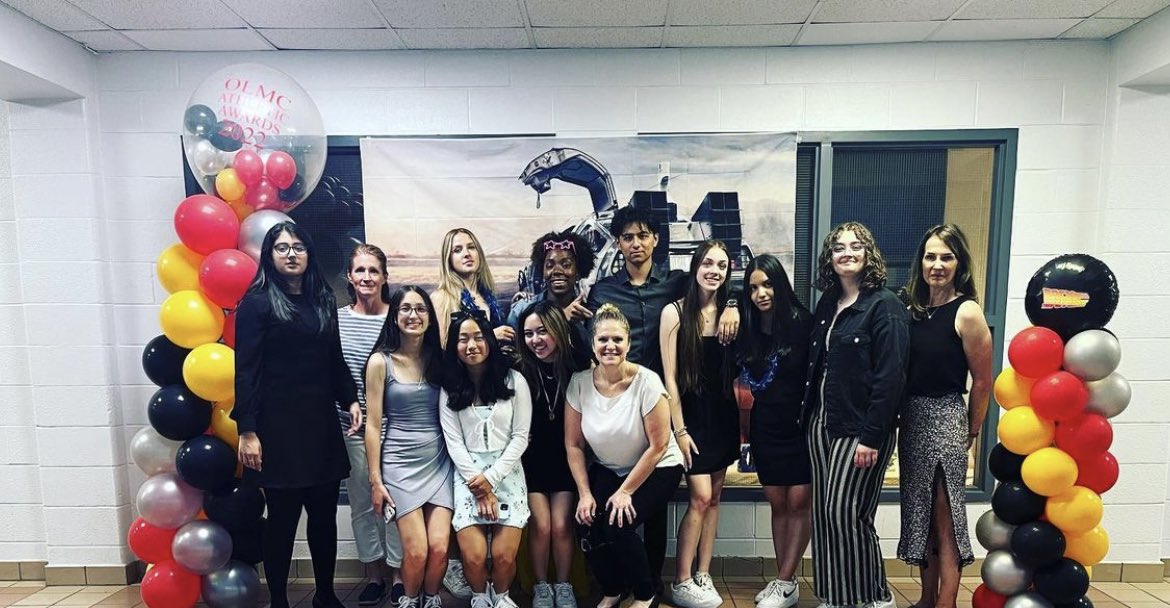 It takes some hard workers to make things happen!  Here is your Athletic Council that made last nights Banquet happen!  👏🏽 👏🏽