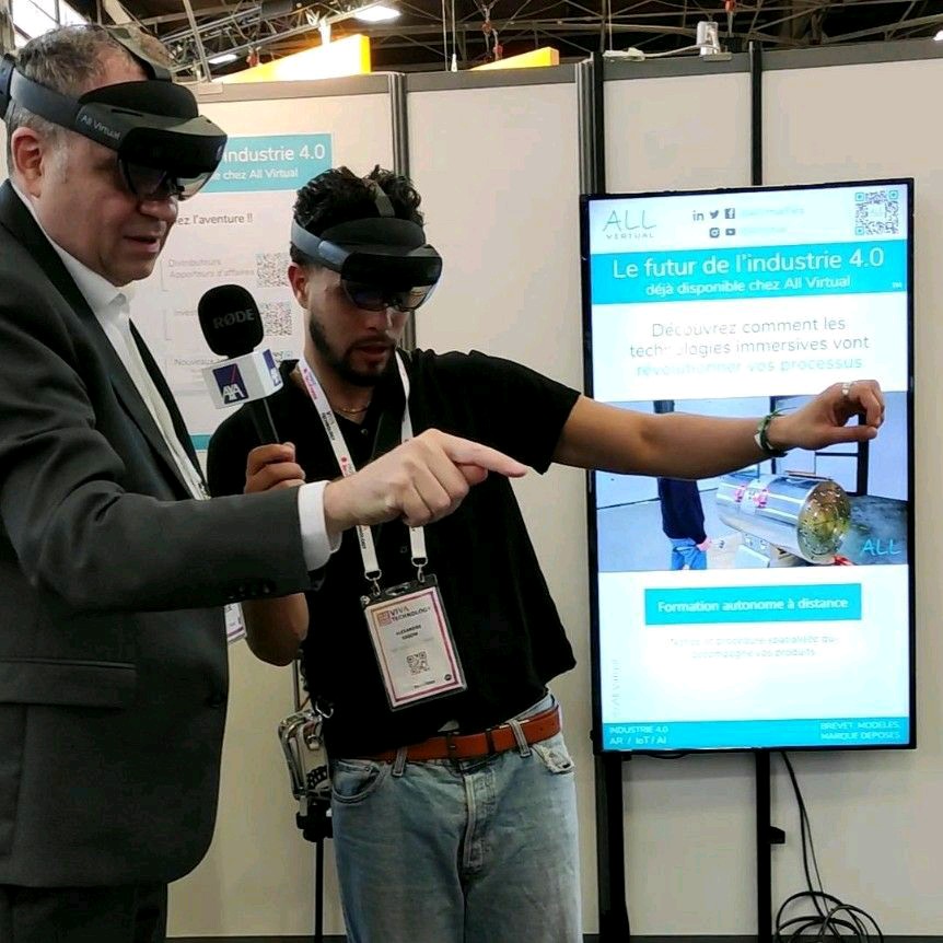 AllVirtualParis's tweet photo. [Vivatech]

👋 L'humoriste et reporter @AlexandreGigow est passé sur notre stand !

Après quelques blagues, il a pu découvrir notre innovation Ai Bloo dans le cadre d'un reportage @AXA sur les nouvelles innovations du salon @VivaTech

#Vivatech #Vadrouille #innovation https://t.co/qMTGAKBfN8