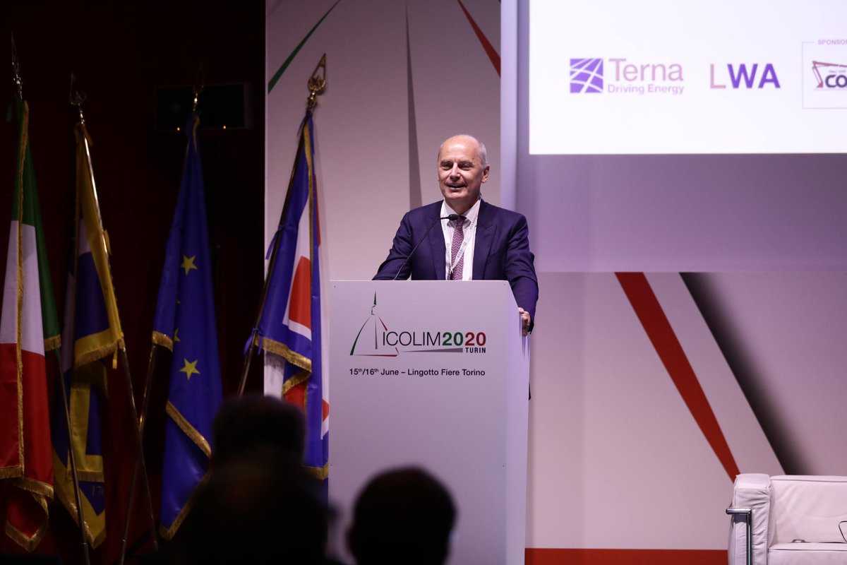 TernaSpA's tweet photo. Con 150 operatori abilitati e 50 tecnici esperti #Terna è leader mondiale nel settore: realizziamo una media di 1.800 interventi l’anno, con picchi anche di 3.000, sui circa 75mila km di linee in alta tensione in tutta Italia con benefici per il sistema fino a 90 mln €. #Icolim https://t.co/PcH1SplYol