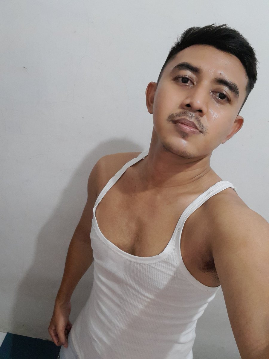 jhoel19th's tweet photo. kita terlalu sering mendengarkan apa kata orang lain sampai lupa mendengarkab  apa kata hati kita sendiri. https://t.co/TrnN1cUux2