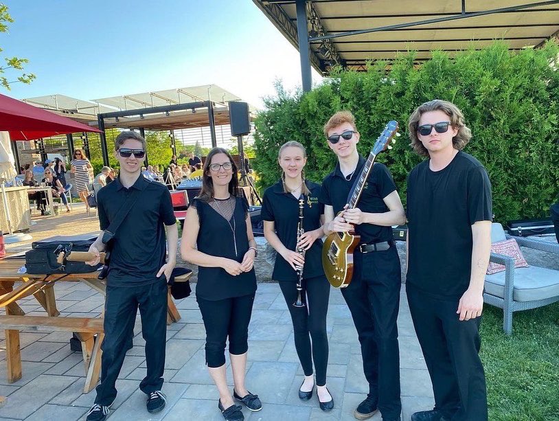 BDSSBucs's tweet photo. A beautiful night for #jazz from @GrimsbyEagles and @bdssbucs students. Families, friends and @redstonewinery were awesome supporters. #musiceducationmatters #musicmatters @dsbniagara #sunsets https://t.co/FxKaIelh7B