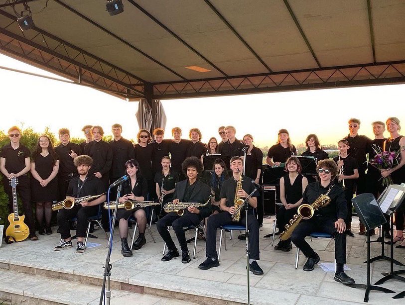 BDSSBucs's tweet photo. A beautiful night for #jazz from @GrimsbyEagles and @bdssbucs students. Families, friends and @redstonewinery were awesome supporters. #musiceducationmatters #musicmatters @dsbniagara #sunsets https://t.co/FxKaIelh7B
