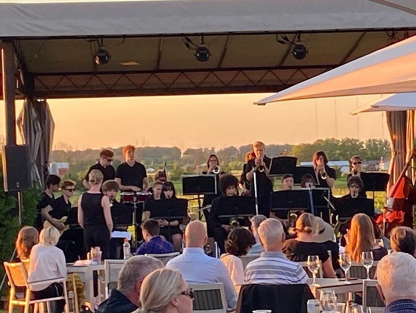 BDSSBucs's tweet photo. A beautiful night for #jazz from @GrimsbyEagles and @bdssbucs students. Families, friends and @redstonewinery were awesome supporters. #musiceducationmatters #musicmatters @dsbniagara #sunsets https://t.co/FxKaIelh7B